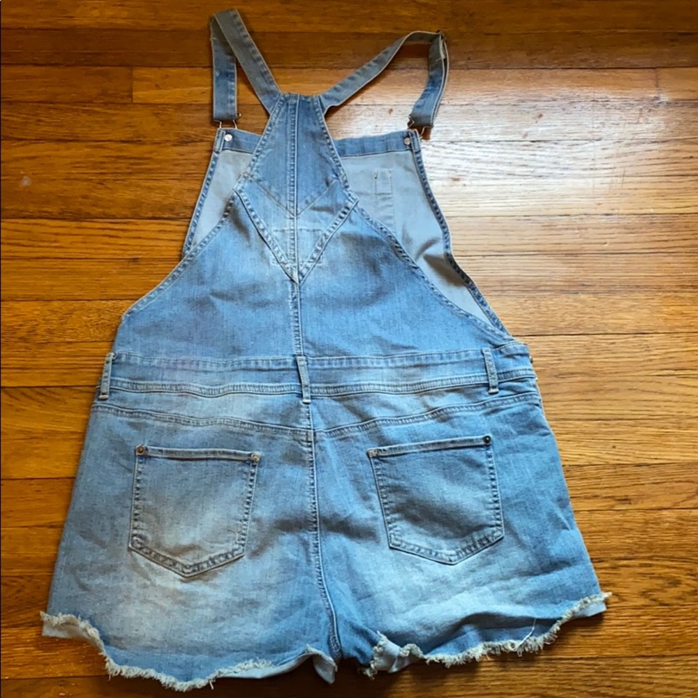 American Rag Short/Overall - Picture 3 of 3